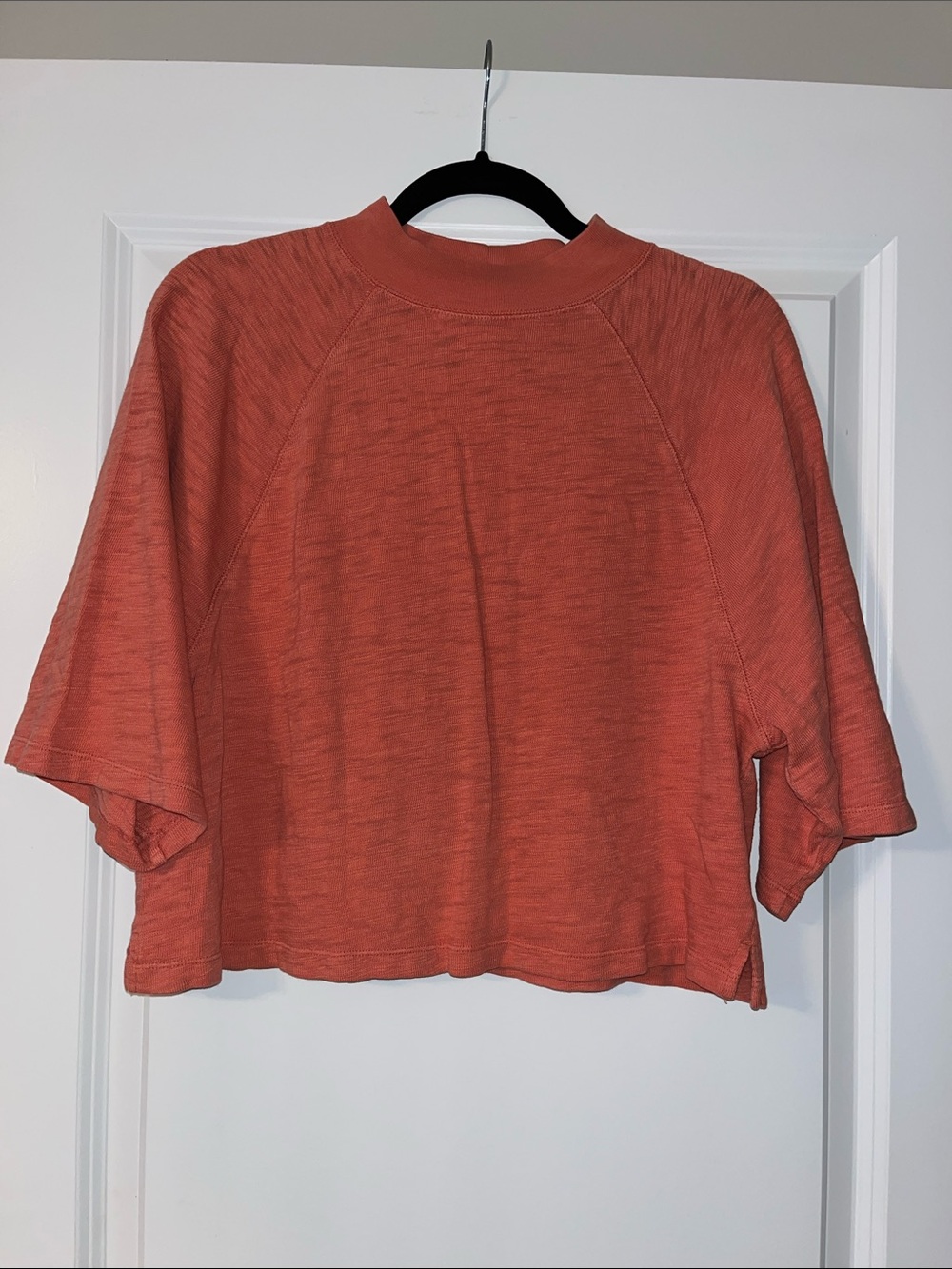 Universal Thread Oversized Cropped Mock-Neck T-Shirt in Coral (medium)
